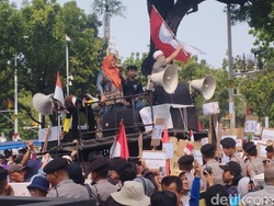 Ada Demo Depan Balai Kota, Lalin Jalan Medan Merdeka Selatan Macet