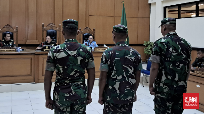 Mengapa UU Peradilan Militer harus direvisi? Profesor Uceng dan Al-Araf memberikan analisis mendalam saat sidang gugatan di MK. Berikut paparannya.