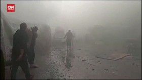 VIDEO: Serangan Bom Asap Bikin Panik Pengungsi di Jabalia