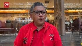 VIDEO: Hasto Minta Zulhas Tunjukkan KTA Jokowi Jika Gabung Ke PAN
