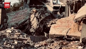 VIDEO: Warga Gaza Tulis Nama Korban yang Tertimbun di Reruntuhan