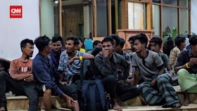 VIDEO: 135 Pengungsi Rohingya Dibawa Warga ke Kantor Gubernur Aceh