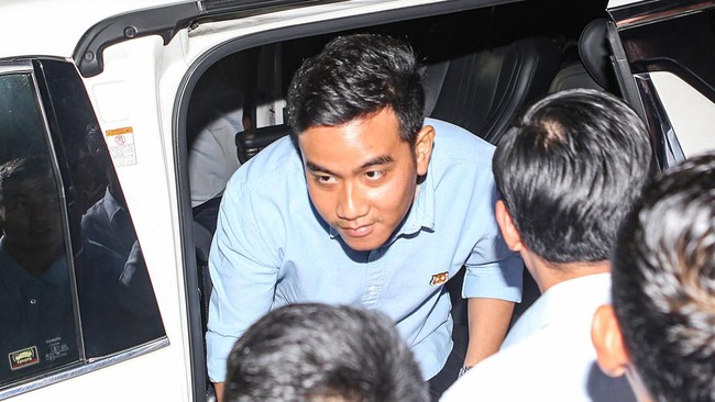 capres-dan-cawapres-nomor-urut-2-tiba-di-kpu_169