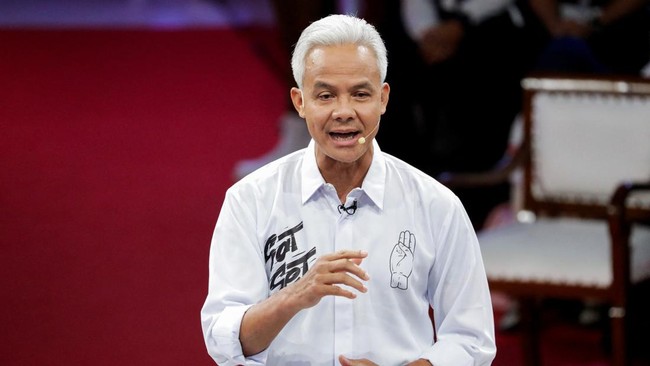 Calon presiden nomor urut 3 Ganjar Pranowo berjanji menyikat korupsi tanpa kata-kata dalam debat pertama capres Pilpres 2024.