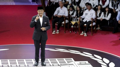 Anies Bawa Ayah Korban Pilpres 2019: Protes Pemilu, Tiada Kejelasan Anies Baswedan membawa ayah korban pendukung Prabowo yang tak puas dengan hasil pilpres 2019 ke debat capres pertama di KPU, Selasa (12/12) malam.