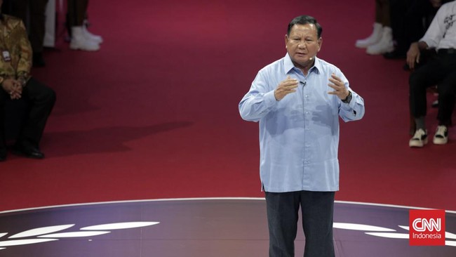 Prabowo Subianto dan Ganjar Pranowo saling sindir soal pupuk langka untuk petani saat debat pertama capres.