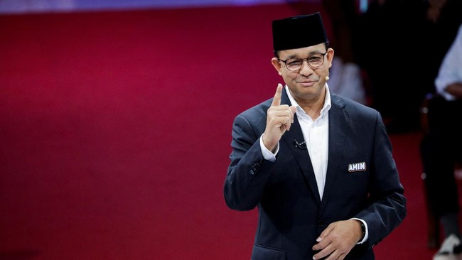 Di debat pertama capres, Anies Baswedan menyinggung rakyat yang tak percaya proses demokrasi saat ini. Hal ini menjawab soal kepercayaan terhadap parpol.