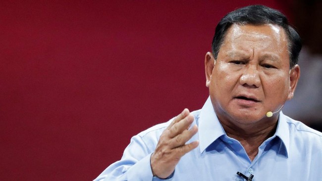 Prabowo mengatakan peningkatan gaji pejabat merupakan pendekatan sistemik dan realistis dalam menekan korupsi. Dia akan menerapkannnya jika jadi presiden.