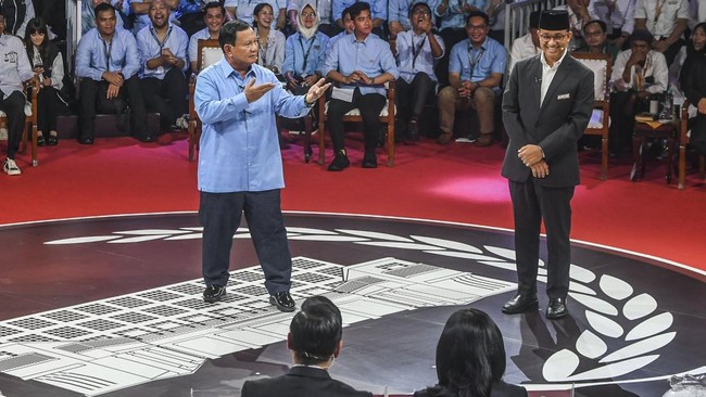 Anies Baswedan membalas tanggapan capres nomor urut 2 Prabowo Subianto soal penanganan polusi di Jakarta di debat pertama capres.