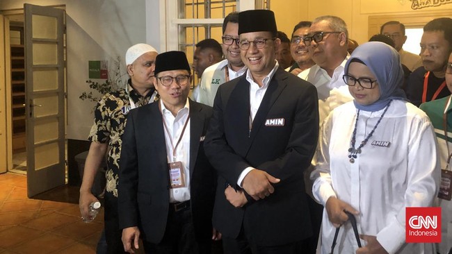 Capres dan cawapres nomor urut 1 Anies Baswedan dan Muhaimin Iskandar tiba di kantor KPU RI untuk menjalani debat pertama Pilpres 2024.