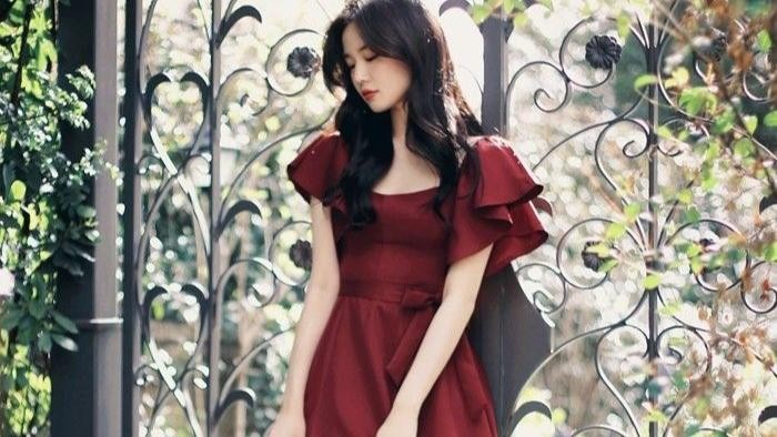 7 Inspirasi Dress Merah Classy untuk Sambut Natal 2023, Berbagai Gaya Sesuai Selera!