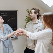 Menurut Ahli, 2 Cara Ini Bisa Bantu Kamu Jadi Orang yang Disukai Rekan Kerja di Kantor