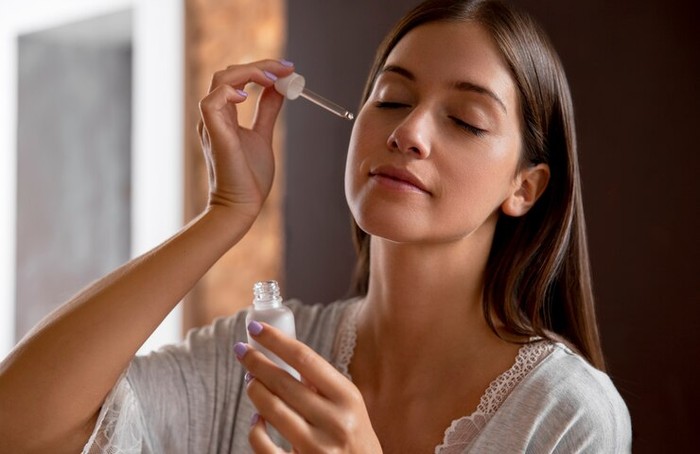 Cara Pakai Exfoliating Serum yang Tepat, Kulit Bebas Iritasi!