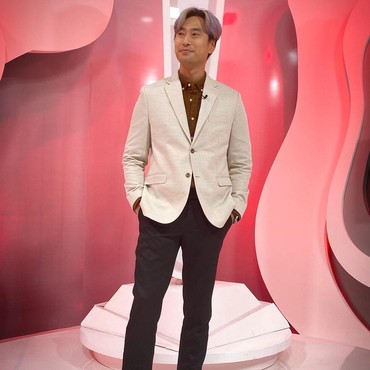 Jevier Justin, Sosok Presenter Lulusan Pengacara yang Cinta Keluarga