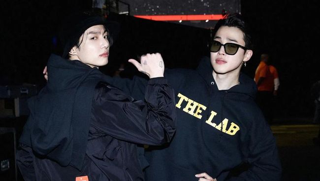 Jimin dan Jungkook BTS sampaikan salam perpisahan dengan fan lewat siaran langsung sebelum mulai wajib militer pada 12 Desember.