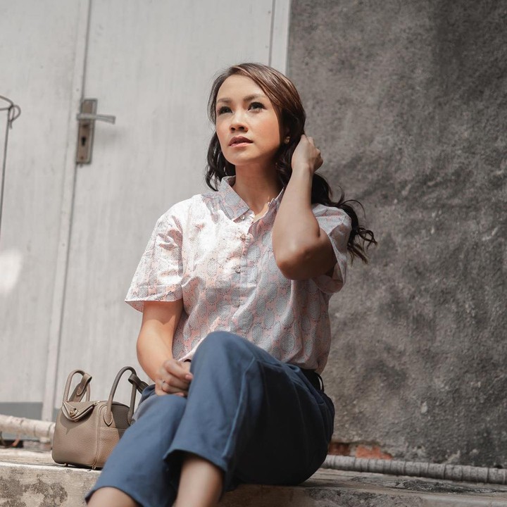 <p>Melanie Putria pernah menikah dengan vokalis band Maliq & D'Essentials Angga Puradireja dan bercerai pada 2019. Lalu, Melanie menikah kembali dengan seorang dokter bernama Aldico Sapardan pada 2022. (Foto: Instagram @melanieputria)<br /><br /><br /></p>