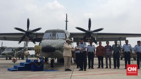 Prabowo Serahkan 5 Pesawat NC-212i Buatan Dalam Negeri ke TNI AU