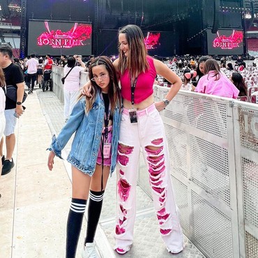 Mikhayla Bakrie Tak Suka Disebut Mirip Adik & Kakak dengan Nia Ramadhani