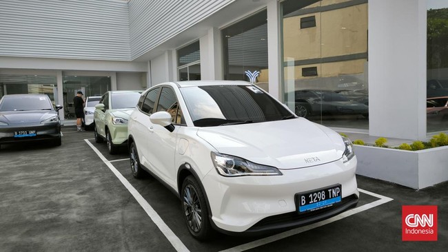 Persaingan pasar mobil nasional memanas dengan merek China menurunkan harga hingga ratusan juta. Wuling, Baic, Neta, MG, Chery, dan Jetour ikut bersaing.