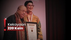 img-title Oscar Lawalata Raih Rekor MURI Lewat Festival 'Aku dan Kain'