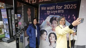 FOTO: Semua Member Wamil, ARMY Mulai Menanti BTS Comeback 2025