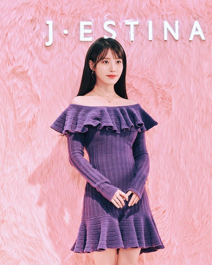 The release of the beautiful heart-shaped jewelry collection from J.ESTINA was then followed by a Pop-Up Store event entitled 'Pink Christmas' which was also attended by IU on (20/11) yesterday, Beauties./ Photo: instagram.com/j.estina. official
