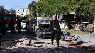 Sedikitnya 14 orang tewas dalam serangan udara yang terjadi di Gaza utara hari Sabtu (16/12) pagi waktu setempat.