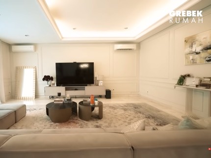 7 Potret Rumah Olla Ramlan di Pondok Indah, Mewah & Ada Tempat Buat Live Music