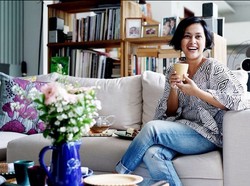 Ini Penyebab Sarah Sechan Sering Dikira Lagi Makan Permen Saat Bicara