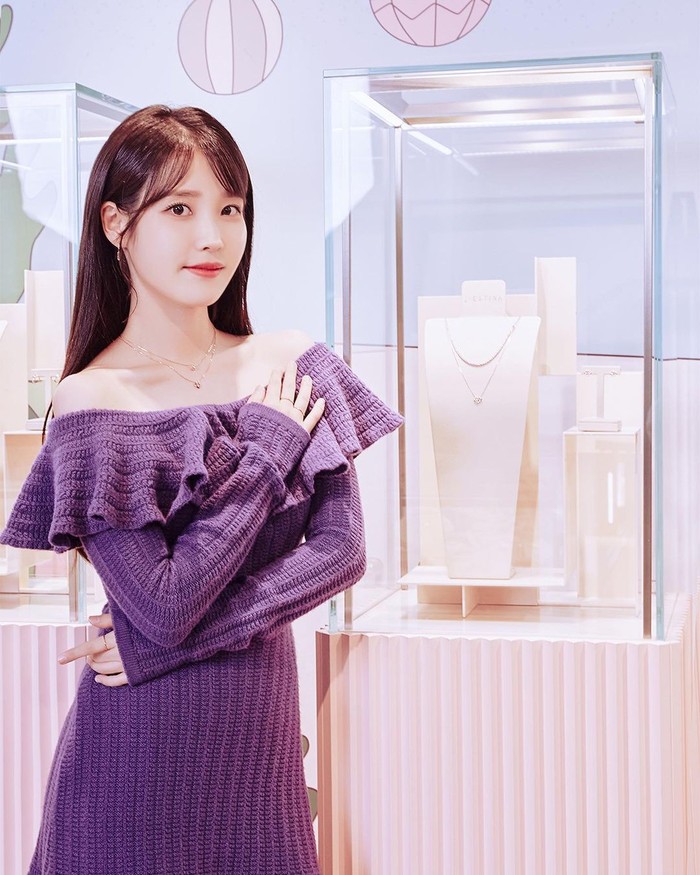 The soloist, who will soon make a comeback by releasing a new album at the beginning of the new year, will continue to actively contribute as a source of inspiration for J.ESTINA's latest collection as well as representing the brand's image at large./ Photo: instagram.com/voguekorea