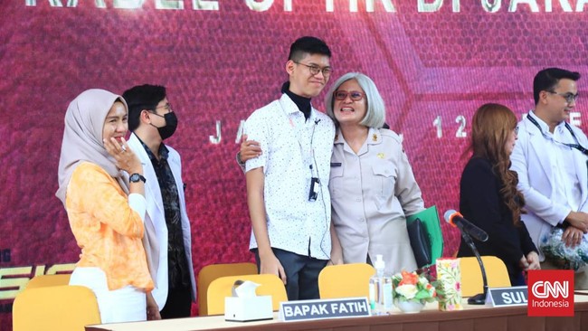 Sultan Rif'at Alfatih korban kecelakaan akibat kabel optik menjuntai bakal menggunakan elektrolaring sebagai alat komunikasi usai menjalani operasi pita suara.