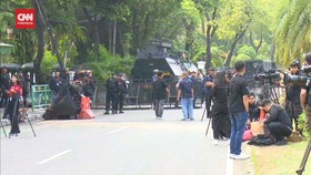 VIDEO:Jelang Debat Perdana, Jalan Imam Bonjol Depan Gedung KPU Ditutup