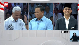 VIDEO: Prabowo-Ganjar Saling Serang Soal Pupuk di Jateng dan Papua