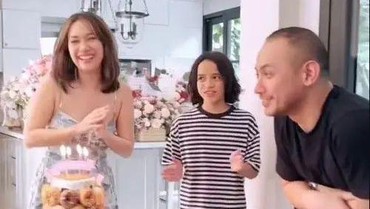 img-title Terungkap, 7 Potret Noah Temani BCL & Tiko Saat Pacaran Sempat Liburan ke Amerika