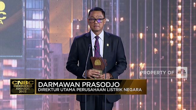 Dirut PLN Darmawan Prasodjo Dinobatkan Jadi CEO of The Year