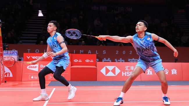 Fajar Alfian/Muhammad Rian Ardianto berhasil lolos ke babak semifinal BWF World Tour Finals usai mengalahkan Kim Astrup/Anders Skaarup Rasmussen.