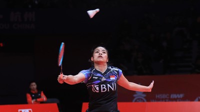 Gregoria Mariska berhasil melaju ke babak 16 besar Malaysia Open 2024 usai mengalahkan Natsuki Nidaira dengan skor 20-22, 21-18, 21-14.