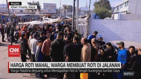 VIDEO: Harga Roti Mahal, Warga Buat Roti di Jalanan