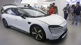 FOTO: Huawei Luxeed S7 Bikin Tesla 'Merinding'