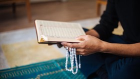 Surat Al Maidah Ayat 90: Arab, Latin, Terjemahan, dan Tafsir