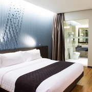 Selalu Waspada! Ini 5 Cara Mengecek Kamera Tersembunyi di Kamar Hotel