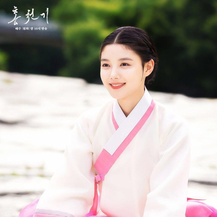 <p>Di tahun berikutnya, Kim Yoong Jung membintangi drama Korea <em>Lovers of the Red Sky</em> yang diadaptasi dari novel. (Foto: SBS)</p>