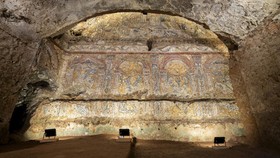FOTO: Mosaik Mewah 2.000 Tahun Ditemukan Dekat Colosseum