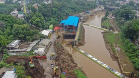 FOTO: Upaya DKI Daur Ulang Sampah Ciliwung Jadi Kompos dan RDF