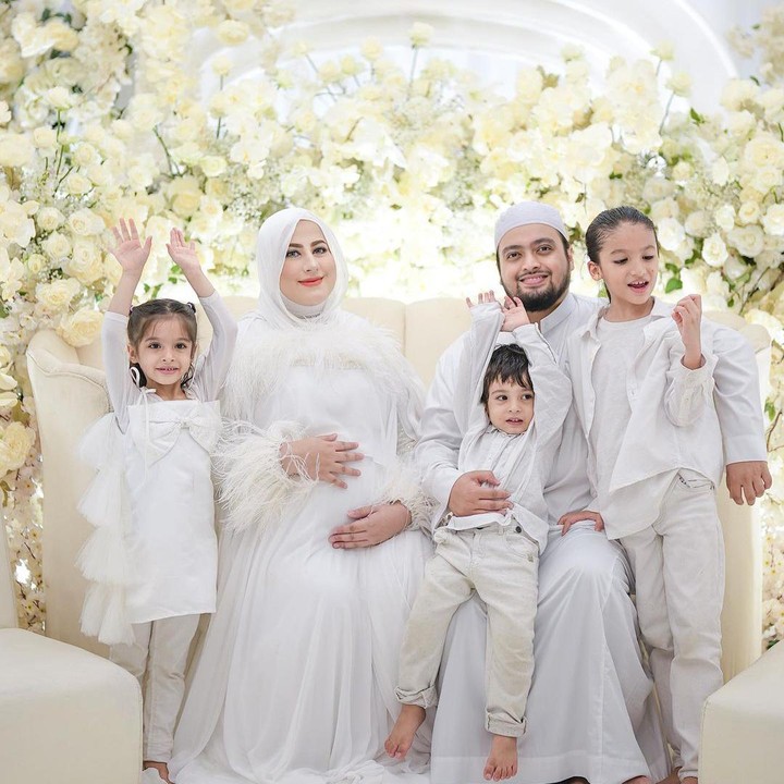 <p>Meski di awal kehamilan dirinya sempat terjerat masalah, saat ini Tasyi tampak sehat dan bahagia. Kita doakan kehamilannya lancar sampai persalinan ya, Bunda. (Foto: Instagram: @tasyiiathasyia)</p>