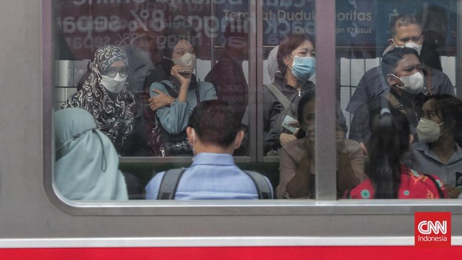 Dinas Kesehatan DKI Jakarta menyatakan kasus positif Covid-19 di Jakarta pada pekan ini tercatat sekitar 200 kasus per hari.