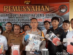Polisi Gerebek Pabrik Sabu Oplosan di OI, Wanita Lansia Ditangkap