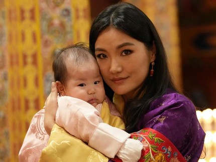 7 Potret Ratu dan Raja Bhutan Umumkan Nama Anak Ketiga yang Curi Perhatian Publik