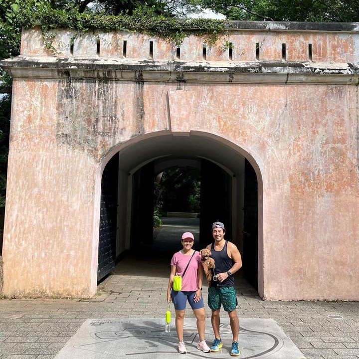 <p>Saat ini, keduanya menetap di Singapura bersama anak Sarah Sechan dari pernikahan sebelumnya, Rajata. (Foto: Instagram @sarsehshoku)</p>