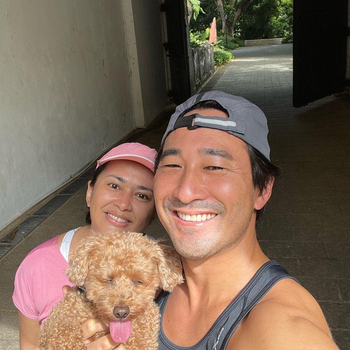 <p>Hidup bahagia bersama suami di Singapura, kebersamaan Sarah Sechan dan suami terbilang jarang tesorot. Namun hal itu tak mengurangi keharmonisan rumah tangga mereka, Bunda. "<em>We love Singapore. just the three of us</em>," tulis Sarah di unggahan fotonya. (Foto: Instagram @sarsehshoku)<br /><br /><br /></p>